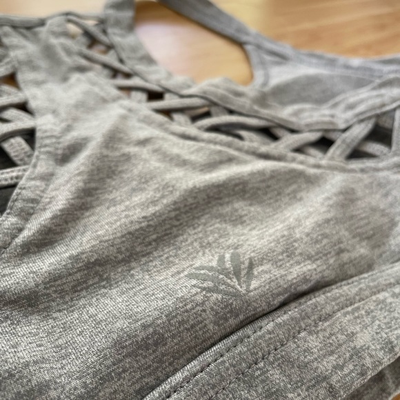 Forever 21 sports bra grey, great material nice and thick sturdy XS-S size - Picture 3 of 8